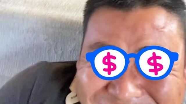 妻子在自拍跳舞视频，丈夫在一旁大笑着直播她的滑稽动作：真像熊