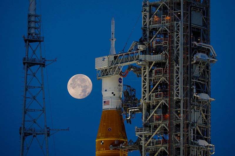 NASA局长:我们会先于中国“重返月球”