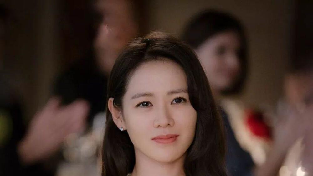 连衣裙 少时秀英剪短发引两派论战，get这4招，3分钟帮你判断适合长短发