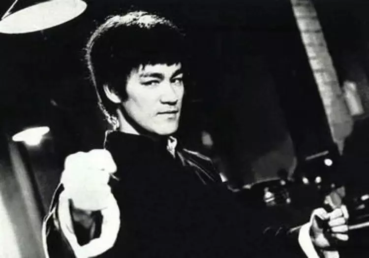 闫妮|李小龙暴毙时唯一的目击证人：丁佩