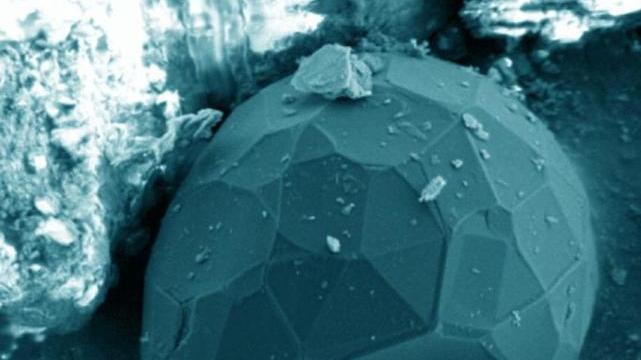 疑似曾被UFO击碎的“车里雅宾斯克陨石”微粒中，发现奇特的晶体！