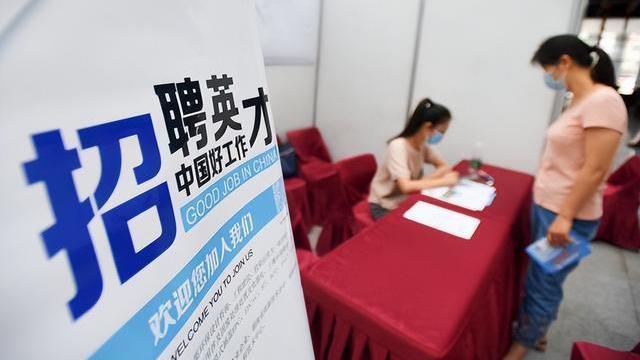 招聘|侮辱性很强，公司人事招聘中称专科生只值两百：傲慢与偏见？