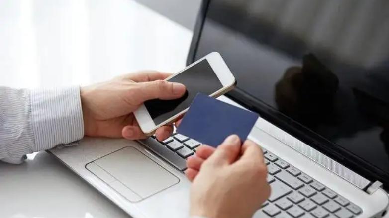 辽宁女子因男友长相酷似父亲，与其同居，一年后，苦不堪言