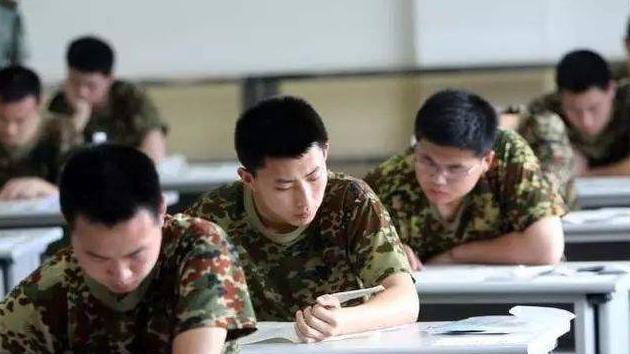 日本|直招军官公告：年薪十五万，家庭成员也有福利，高学历的不要错过