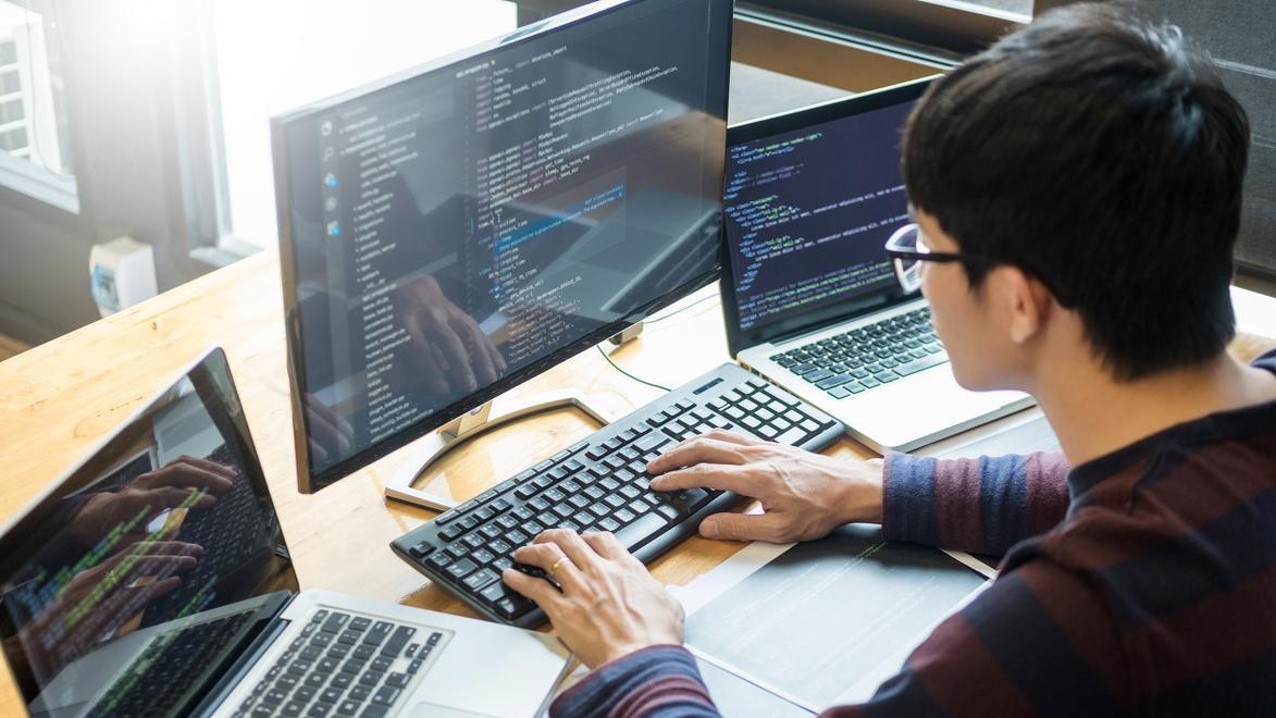 教师|“理想男友”职业排行，教师成为垫底，公务员却很受欢迎