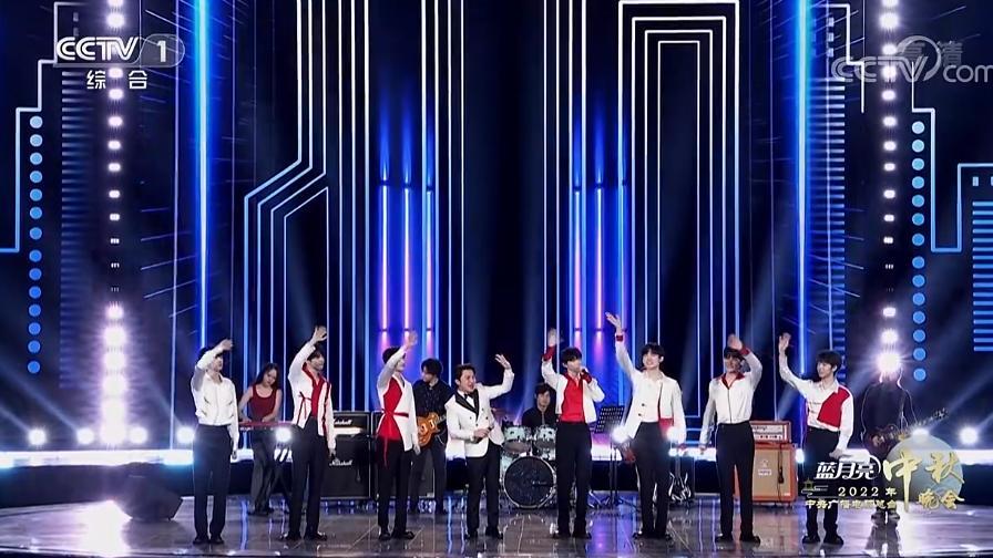 中秋晚会|中秋晚会：童瑶变美、周深疲惫，王一博成熟，那英妆发对不起歌声