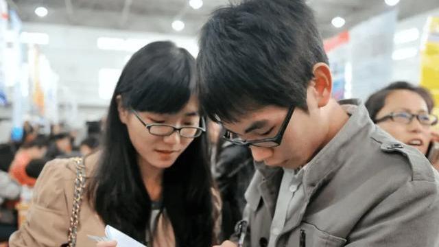 hr|“200，来看门”，成都一HR对大专生出言不逊，后续结果大快人心