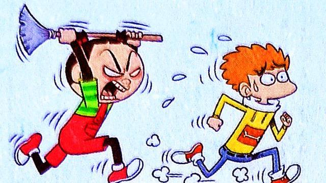 同桌俩玩“抓人游戏”，男厕所是风水宝地，办公室竟成试胆区域！