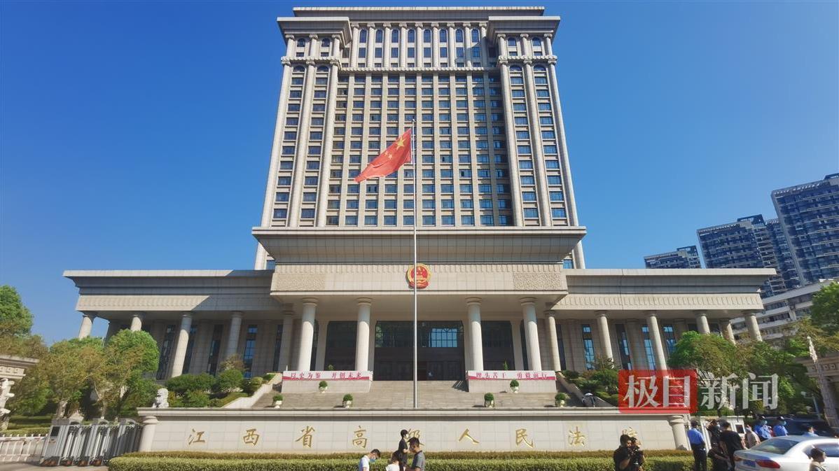 法庭上看到好友的采访视频，劳荣枝失声痛哭