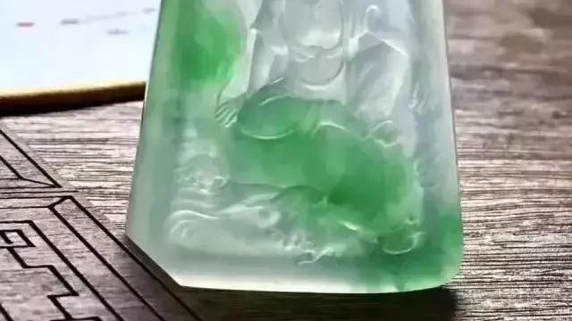 雕刻|翡翠论“种、水、色料与特色料子如何创作与雕刻”，展现出最高的价值！