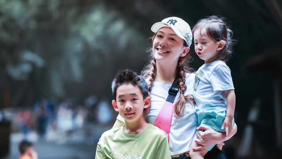 应采儿|应采儿在社交平台晒小儿子照片，网友评论：这是当女儿养吗？