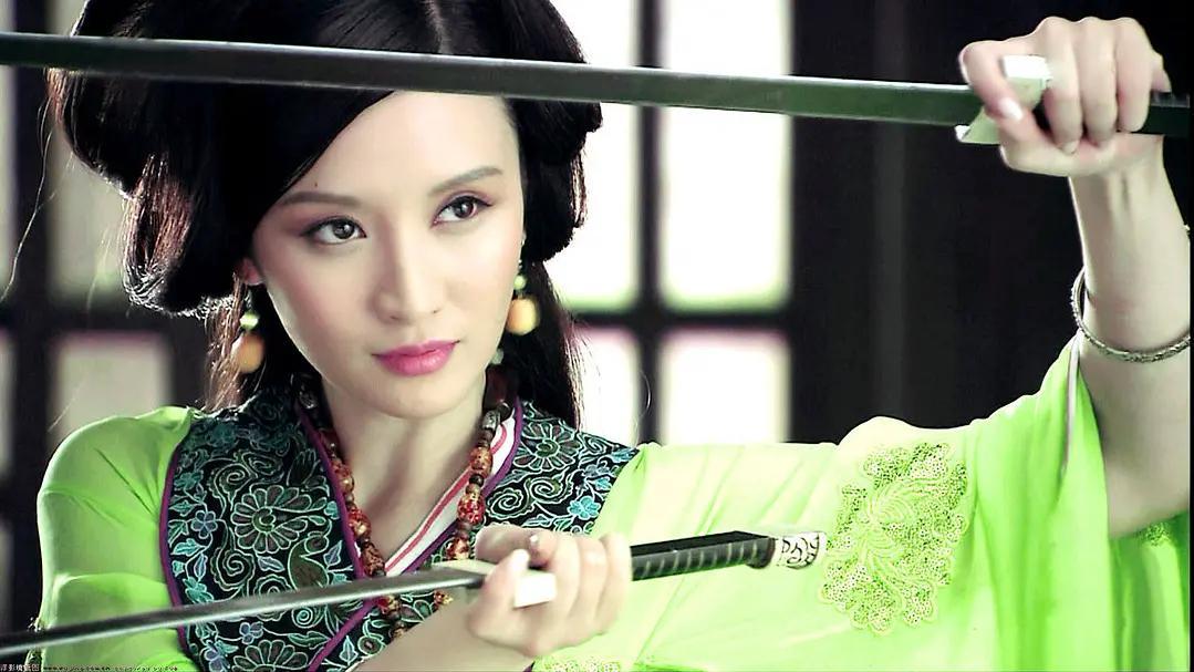 崔秀英|一露脸就把滤镜磨皮拉满，曾经的“玉女”张萌如今为何不自信了？