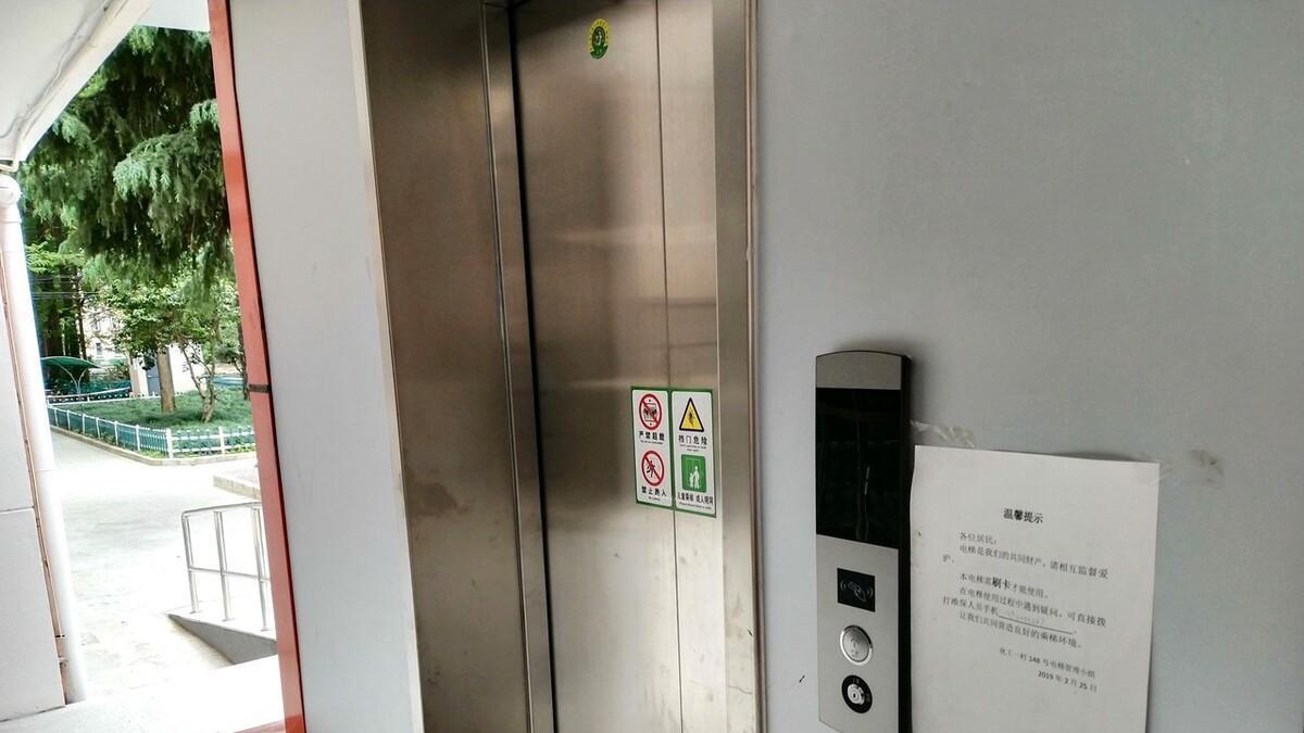 当初“强烈要求”装电梯的高层业主，为何装完却说后悔？