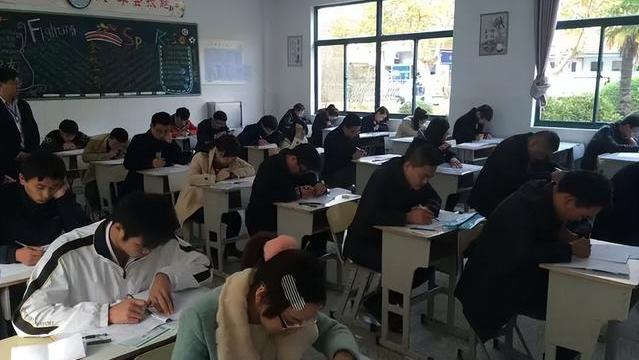 大学生|笔试3.17分考上事业编，全靠面试成绩逆风翻盘？官方回应未能服众