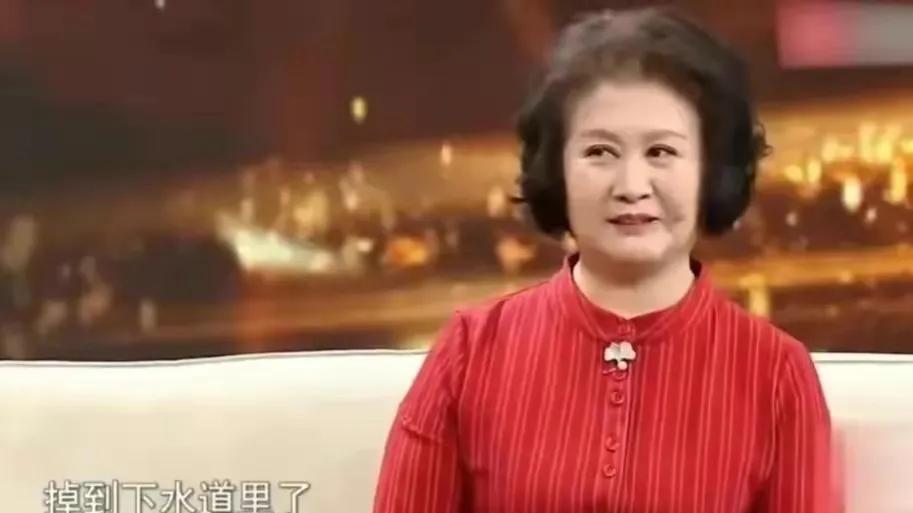 孙悦|“春晚常客”黄晓娟：嫁给初恋低调恩爱37年，对家人心存愧疚
