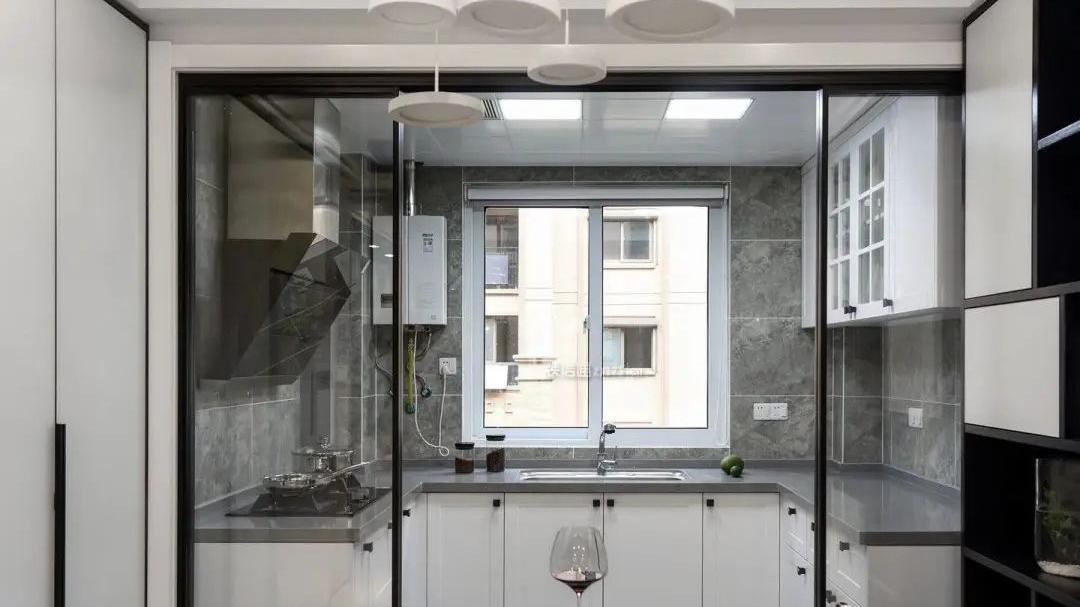 家装选择玻璃厨房到底好不好，玻璃厨房使用需要注意的事项有哪些