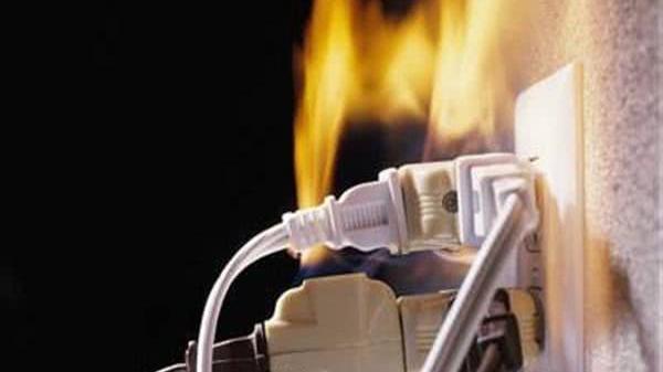 装修新房全屋换成4平方电线，老电工说，既烧钱又毁房