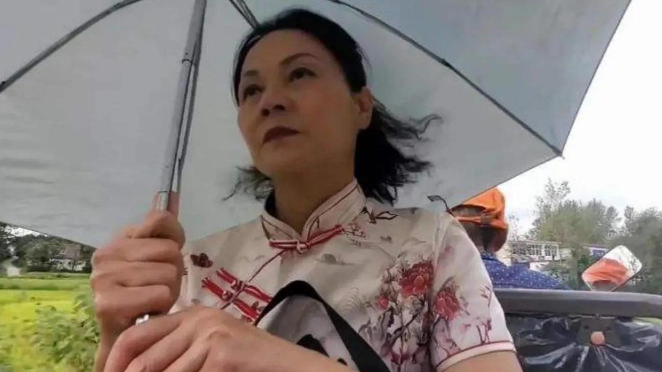 成都56岁阿姨嫁30岁小伙，坐拥市区多处房产，欲想做手术与小伙生娃