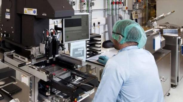 芯片|世界首颗光芯片将诞生！中国打破技术封锁，开辟新科技之路