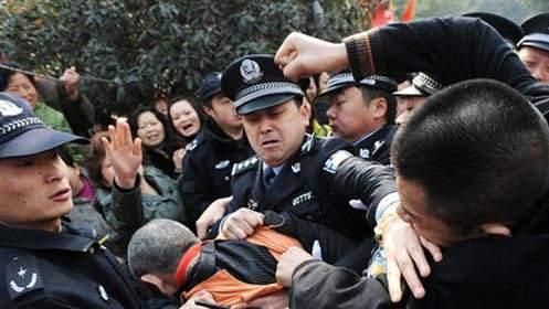 7岁男孩目睹妈妈被杀，他亲述复仇经过，但结局却让人无法接受