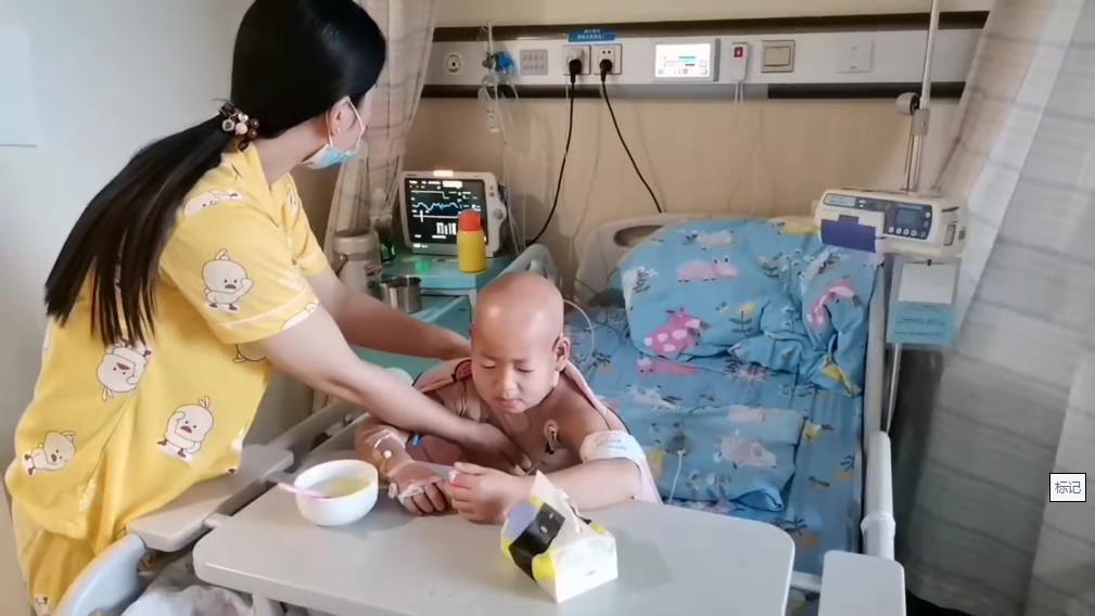 小女儿患重症已危在旦夕，大女儿又意外溺水身亡，眼看着家就要散了