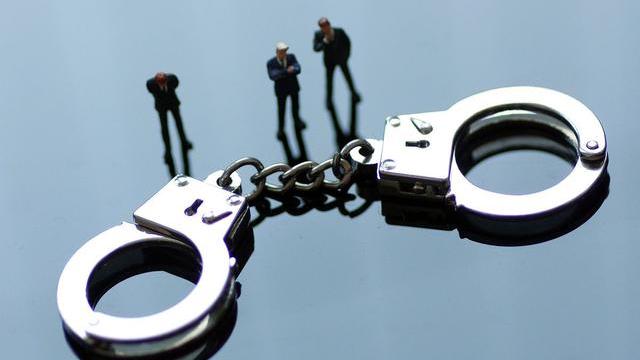 江西惨烈事故：超载货车下坡时失控撞山！一乘客被甩出车外身亡