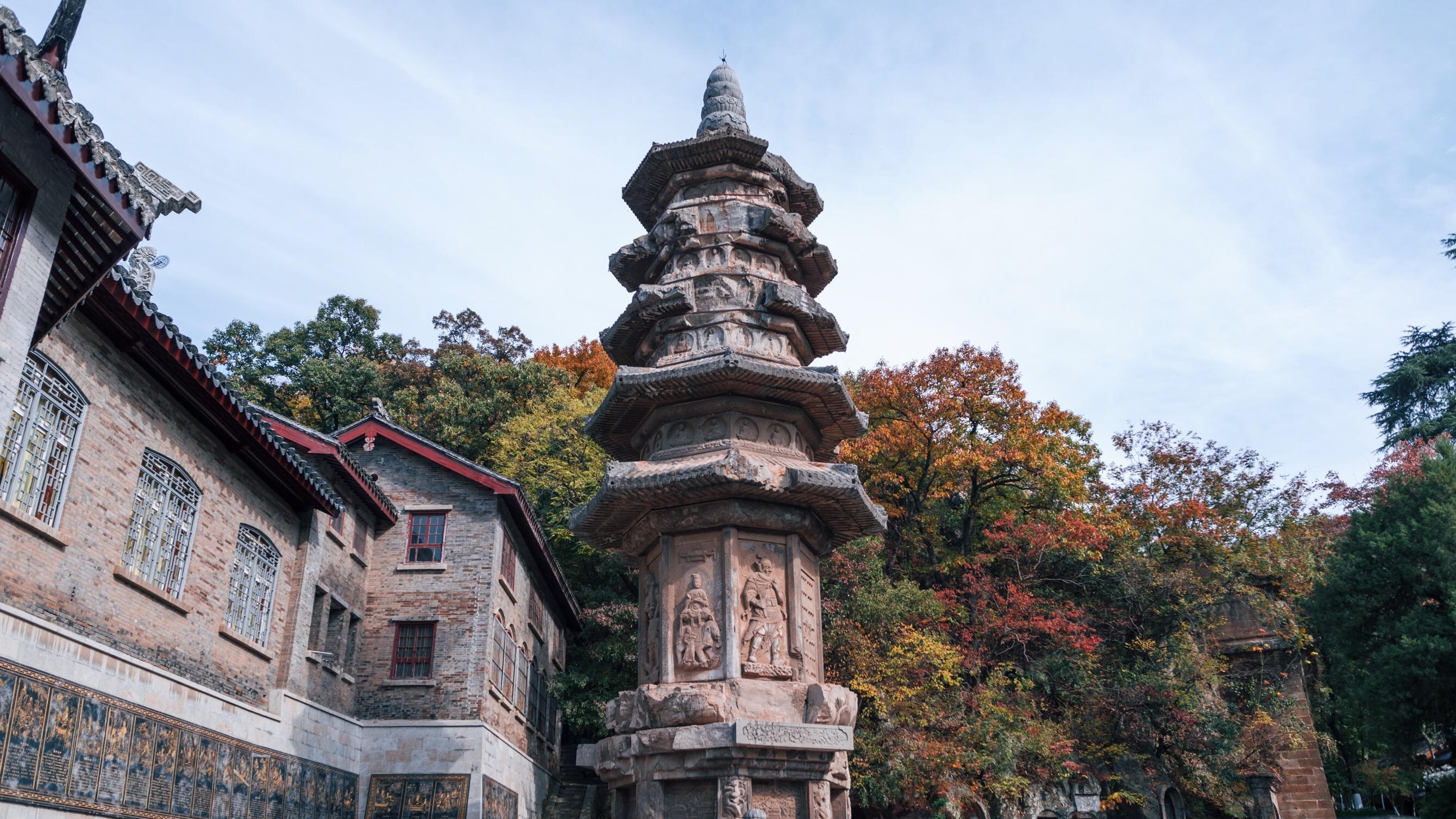 胡杨林|南京栖霞寺，不仅坐拥江南最美的秋天，还是中国四大名刹之一