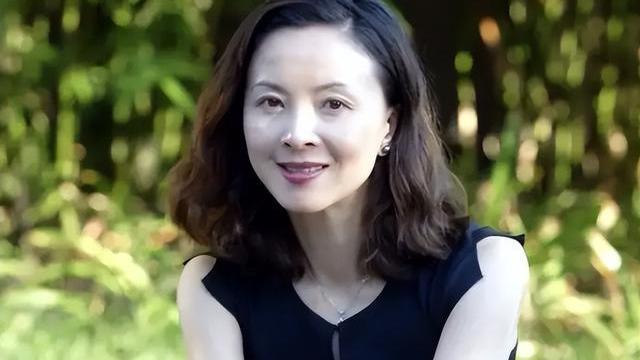 周洁|周洁：35岁出国，弥留之际花了27万美元包机，只为魂归故里