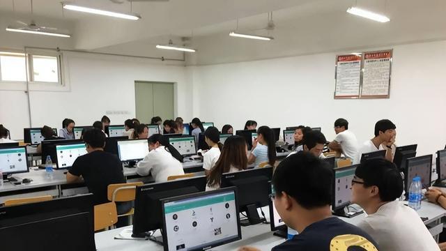 大学|毕业生最新“工资”价位表出炉，榜首意外，你选对职业了吗？