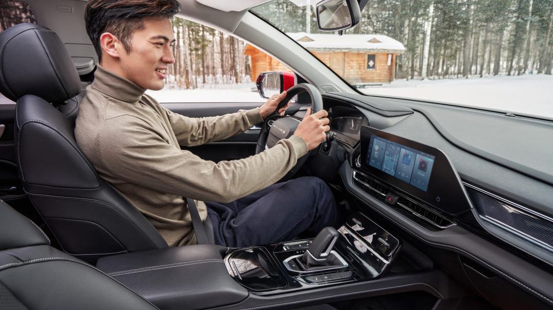 五菱|智慧新升级！Ling OS灵犀系统“登录”五菱凯捷 280T