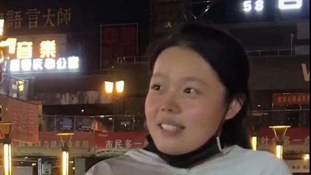 刚成年就结婚生子月子期丈夫车祸离世，被婆家扫地出门送外卖为生