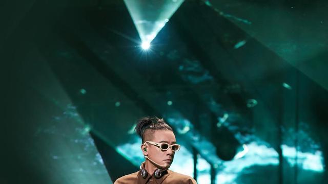 陈小春|陈小春的减龄穿搭，“运动套装”造型活力十足，这哪像55岁了