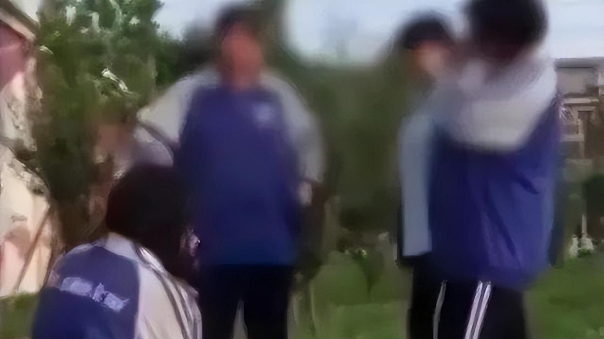 殴打女同学还强行转钱，三少女校园霸凌被判刑！对此你怎么看