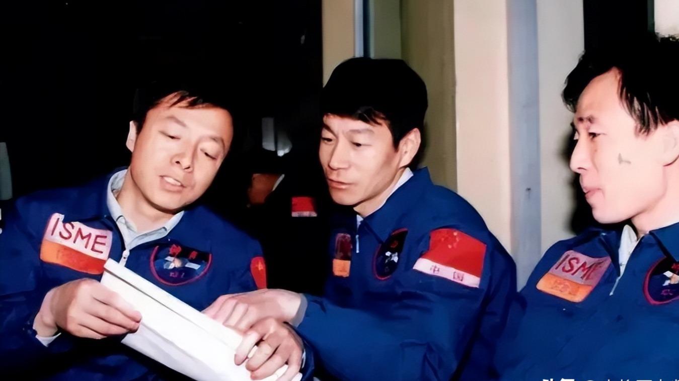 30年的计划，带着备份24年的宇航员上天了，中国航天最高光时刻