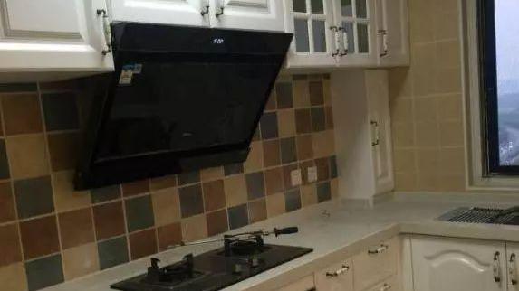 我家110平的房子，花9万完成硬装，领居看了却说：好土