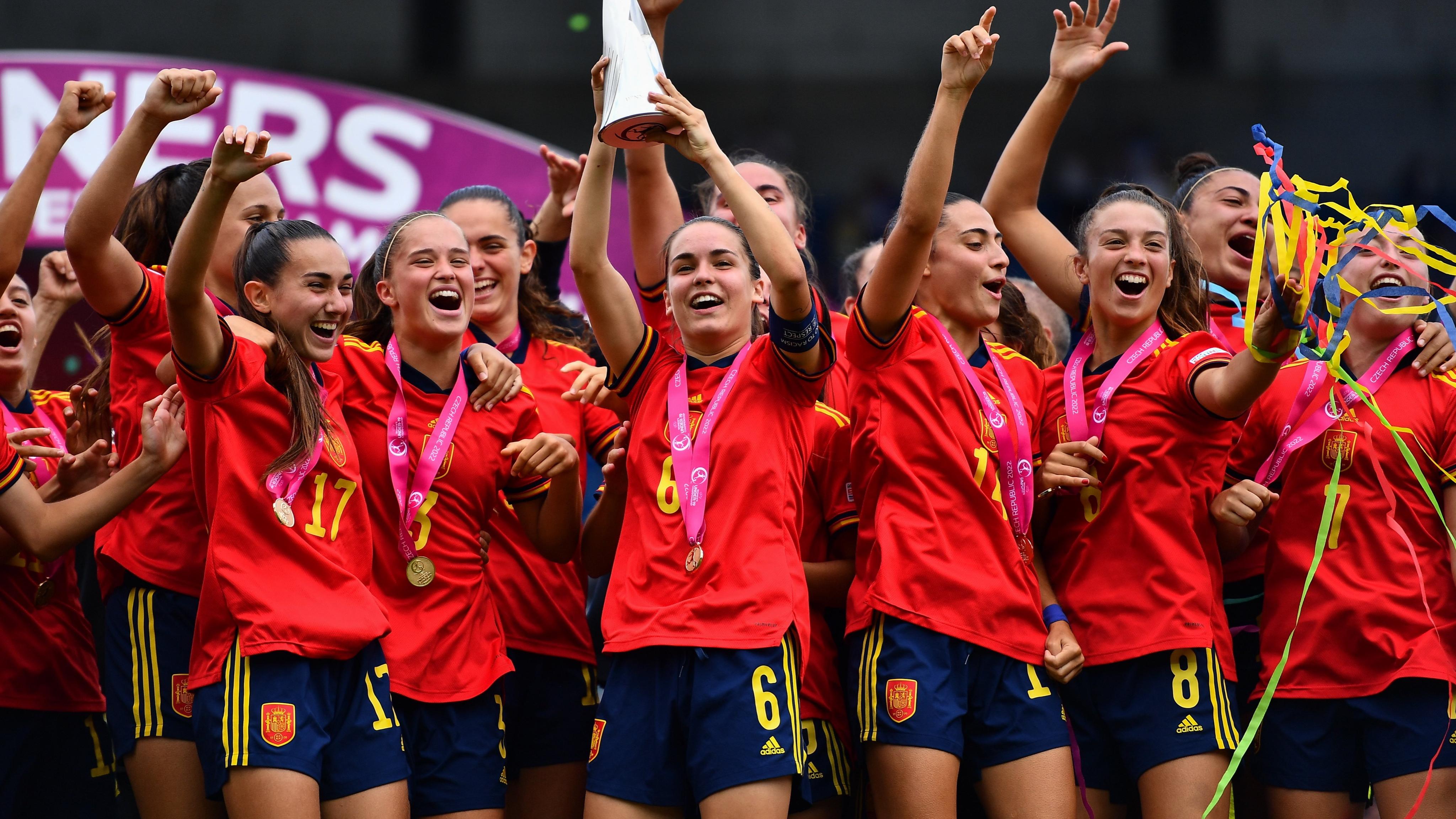 西班牙队|2-1！欧洲冠军诞生，西班牙夺第4冠，93分钟绝杀，给中国女足启示