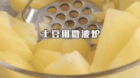 月饼 土豆这样做，会爆浆的流心土豆饼！