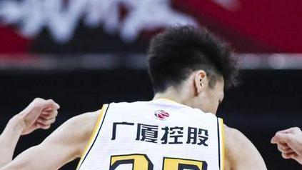 广厦|广厦5年2000万续约小将，赵岩昊因伤顶薪泡汤，俱乐部遭球迷炮轰