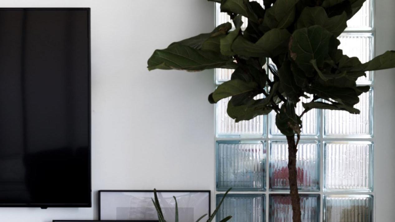 80㎡小户型巧用迷人蓝，看看80后小夫妻的家，装修的太有品味了