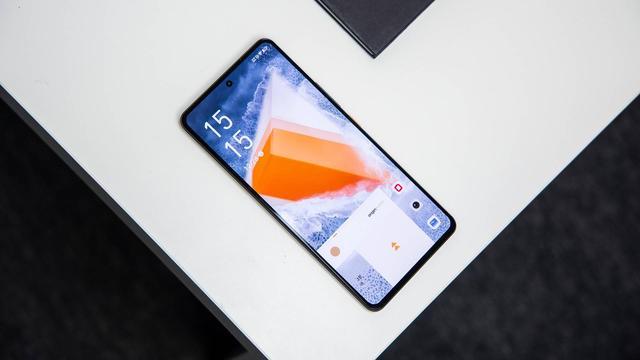 iqoo|发布四个月下跌1000元，12GB+256GB+120W，E5屏旗舰618跌至新低价