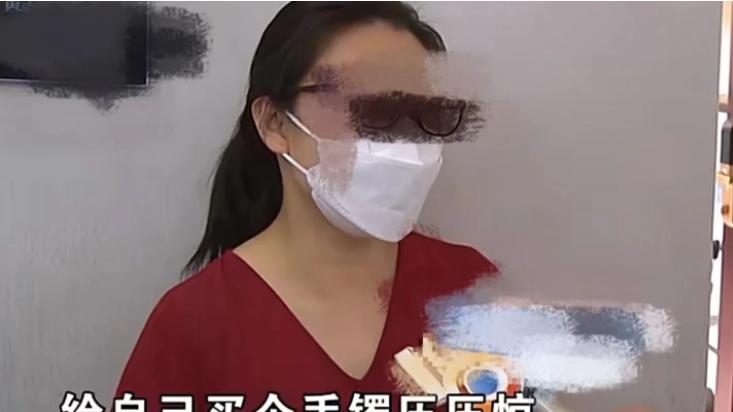 浙江杭州，女子本想买个翡翠手镯，但却被忽悠贷款百万买了100多万的翡翠原石！