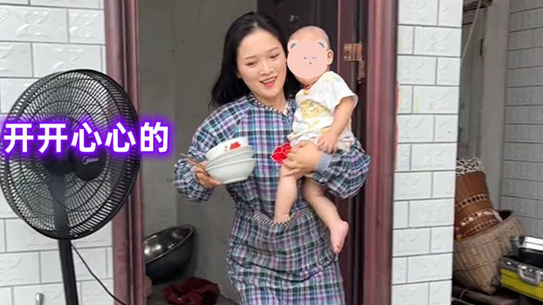 湖南女子做了一桌菜招待朋友，他们却找借口离开，饭菜一口也没吃