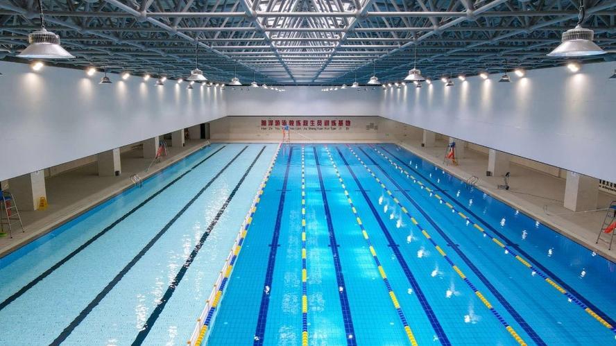 女子花1700元学游泳，没想到游泳没学会，反倒呛水导致肺部发炎！