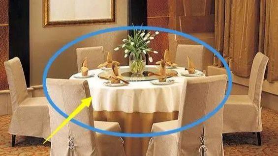 餐桌选圆桌还是方桌好？聪明人都会这样选，寓意家庭美满幸福
