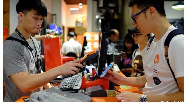 手机出现“降网”症状，需立刻开飞行模式或关机！已有人被盗5万