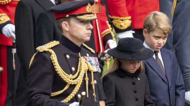 夏洛特公主|夏洛特公主在曾祖母的葬礼上佩戴的胸针背后的故事！