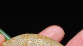 和田玉籽料|明 和田玉籽料受沁 梵文发冠 玉冠