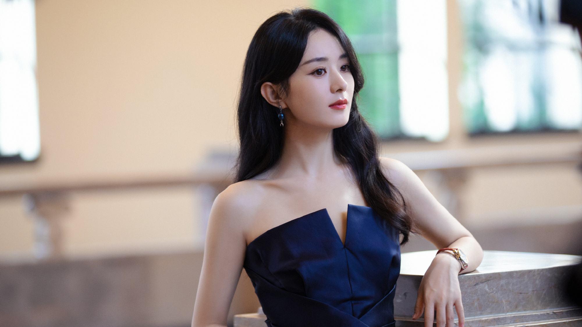 赵丽颖|赵丽颖的六次登上时尚芭莎封面