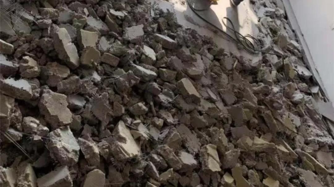 砸地面做地暖不能只方便自己，漏水到楼下，防水措施必须要有
