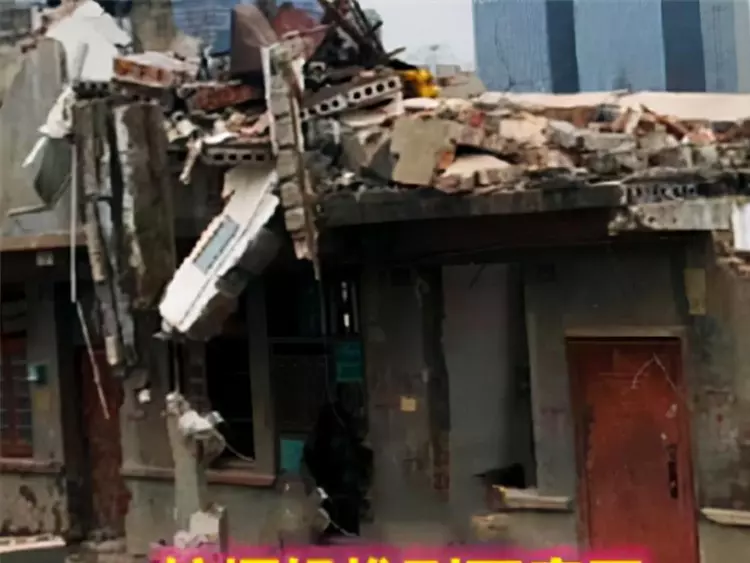 湖北武汉7·12命案：65岁老人房子被强拆，持刀刺死2名拆迁人员